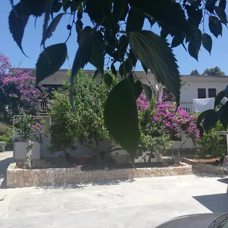 Apartments Milatic Jelsa  Exterior photo